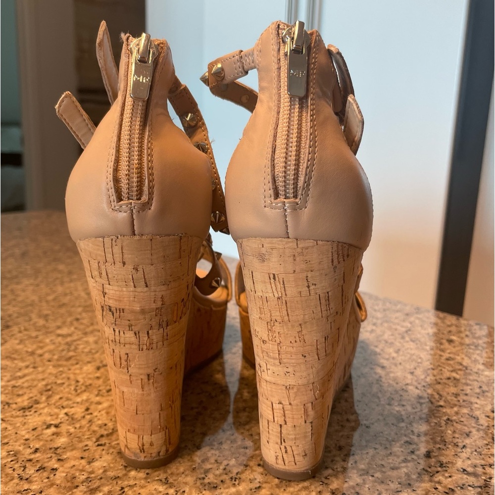 New Marc Fisher “Lorda” Spiked Wedges - Picture 3 of 6